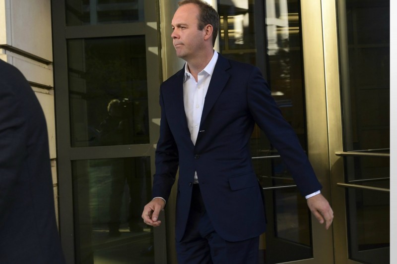 Rick Gates, je najbliži saradnik Paula Manaforta. Njih dvojica su već decenijama zajedno kao uspešan poslovni tandem. Zajedno su sad optuženi i za zaveru protiv SAD i za još 11 inkriminisanih radnji medju kojima su pranje novca, neprijavljivanje računa u inostranstvu, izbegavanje plaćanja poreza, davanje lažnih iskaza, neprijavljivanje rada kao stranog agenta itd.